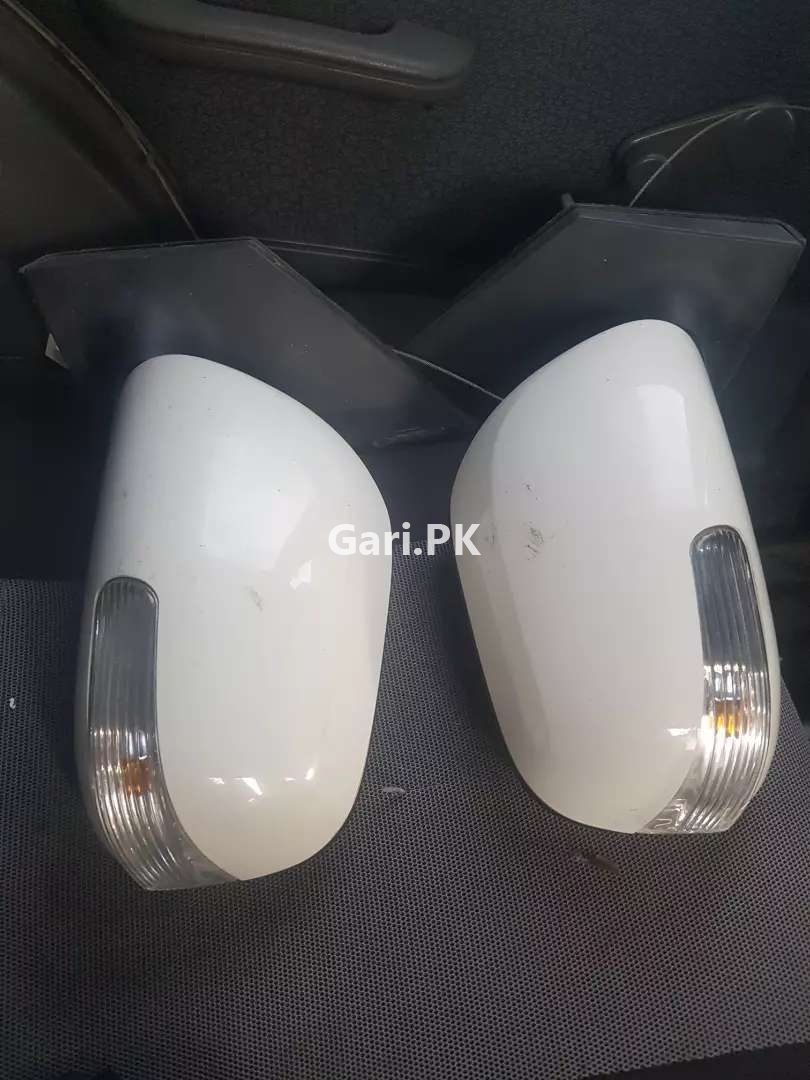 Toyota Corolla 2010 Side View Ritak Mirror Intigator White Colour 2024