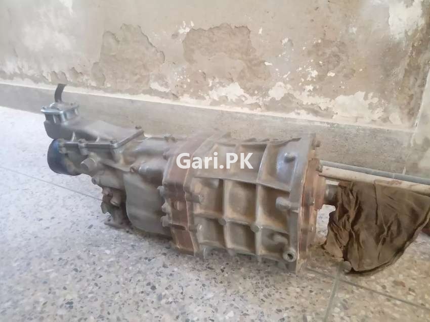 Toyota Hilux Gearbox Gear Knobs 2024 Gear Knobs Car Spare Part in Karachi