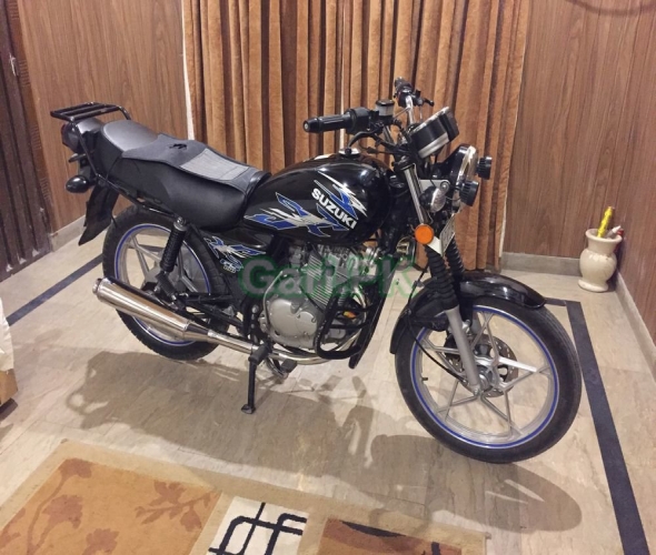 Suzuki GS 150 SE  2015