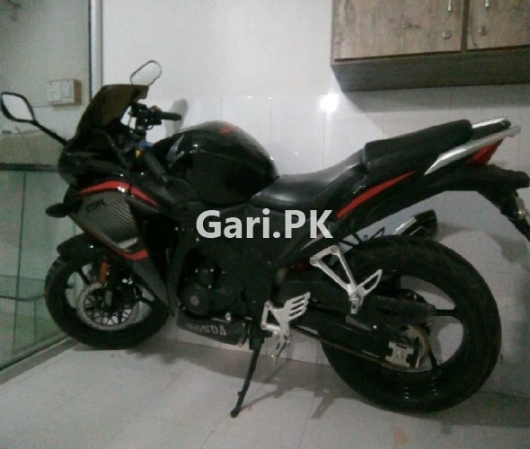 Honda CBR 150R  2018