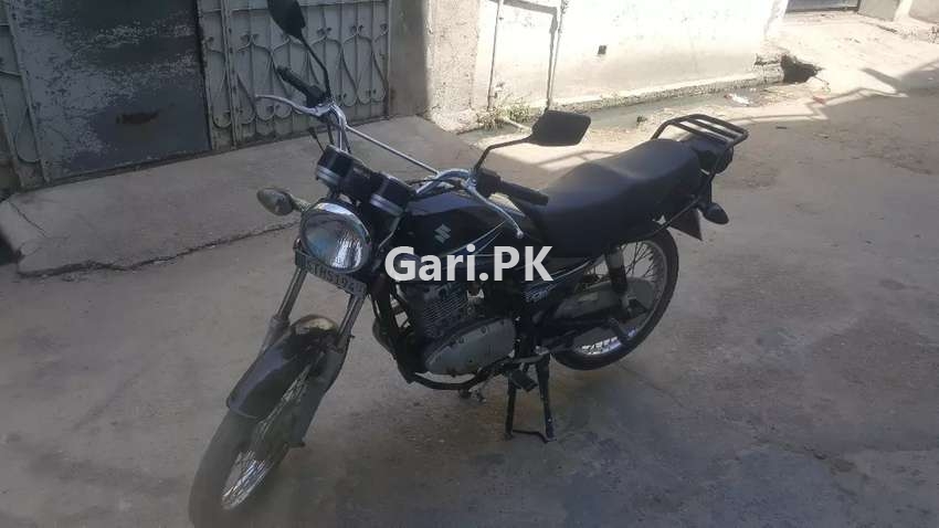 Suzuki GS 150  2015