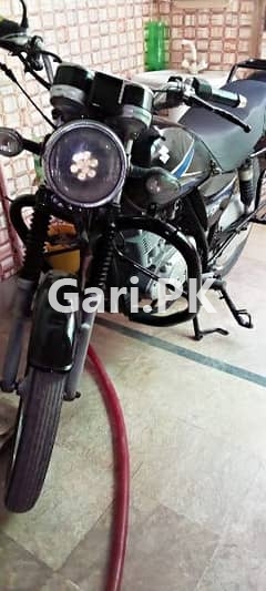 Suzuki GS 150  2014