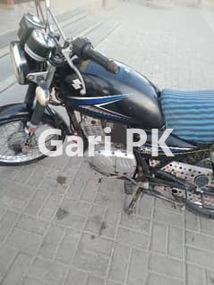 Suzuki GS 150  2015