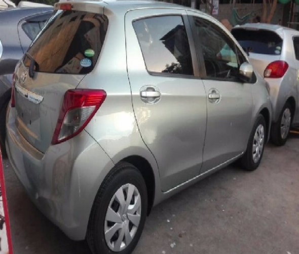 Toyota Vitz  2013