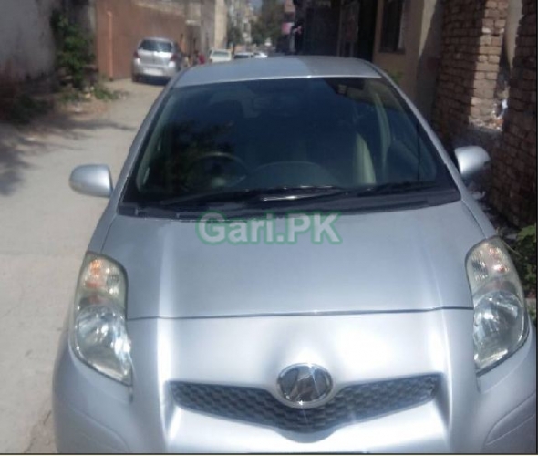 Toyota Vitz B Intelligent Package 1.0 2010