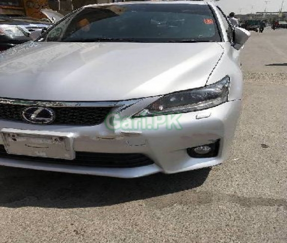 Lexus CT200h Base Model 2012