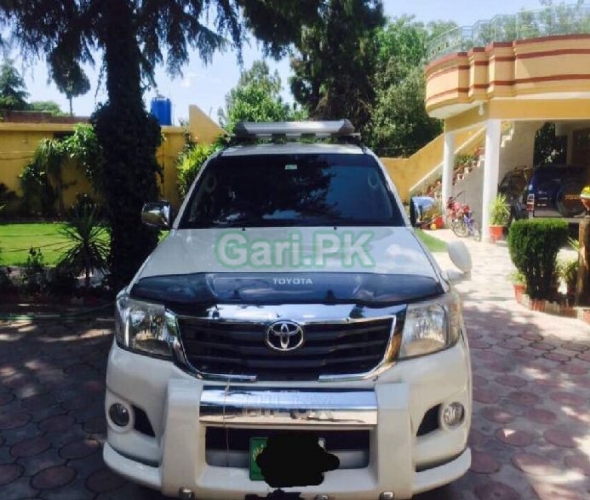 Toyota Hilux Invincible 2013