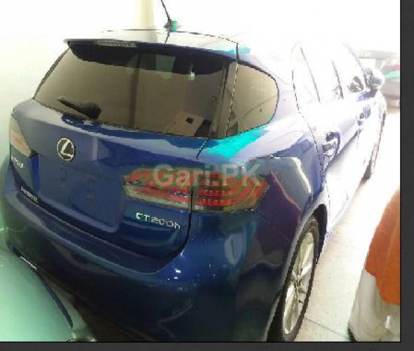 Lexus CT200h Base Model 2011