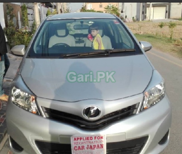 Toyota Vitz F SMART STOP PACKAGE 1.3 2013