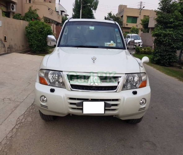 Mitsubishi Pajero  2005