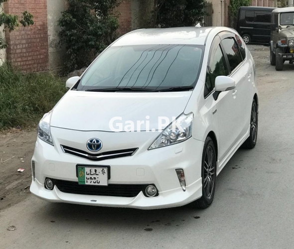 Toyota Prius Alpha G 2012