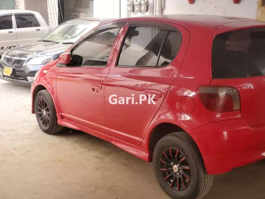 Toyota Vitz  1999