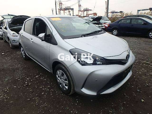 Toyota Vitz  2015