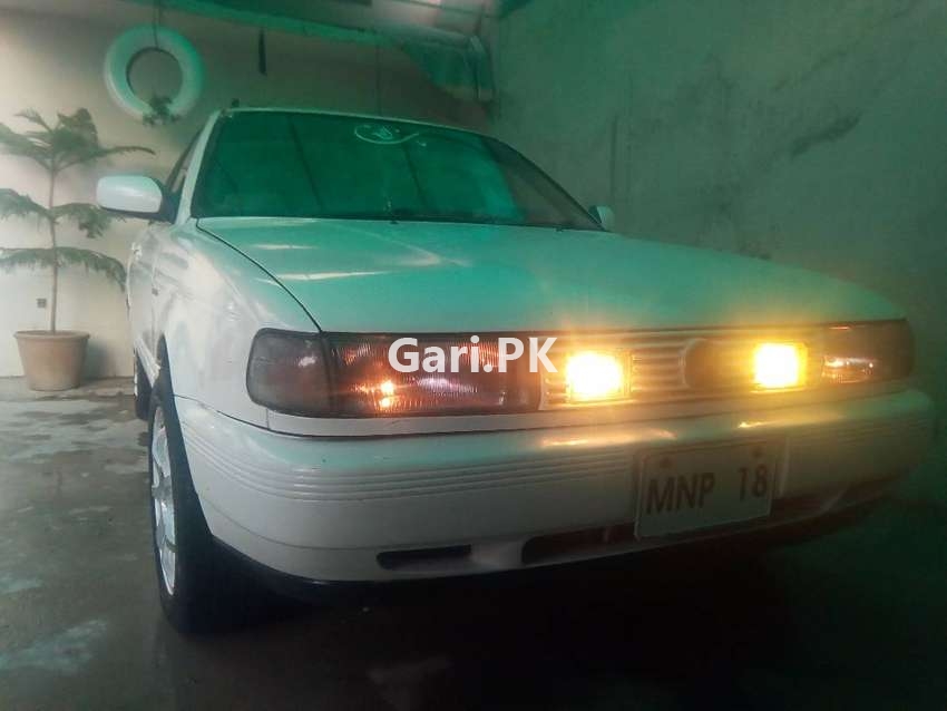 Nissan Sunny  1992