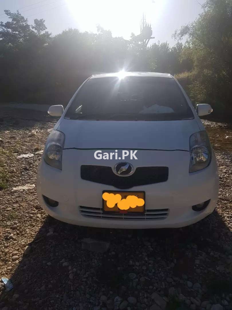 Toyota Vitz  2005