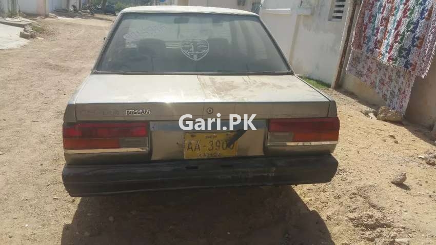 Nissan Sunny  1987