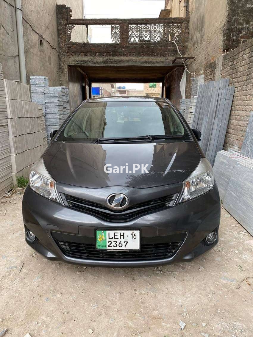 Toyota Vitz  2014