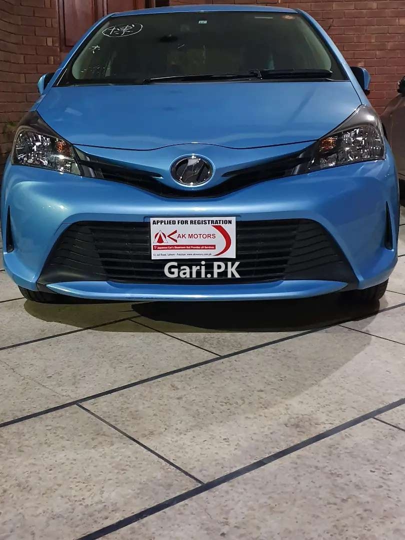 Toyota Vitz  2015