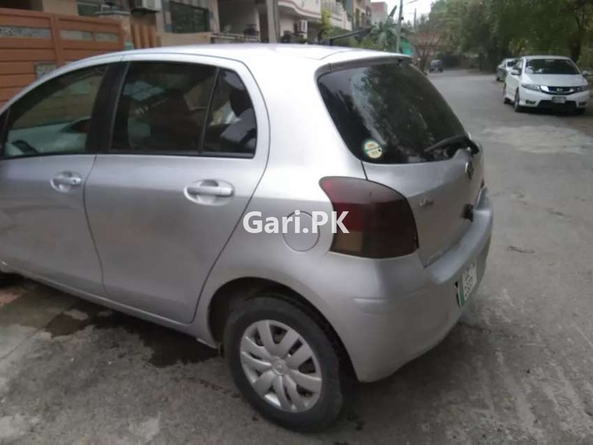 Toyota Vitz  2010