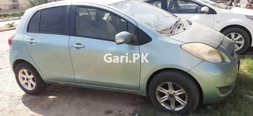 Toyota Vitz  2012