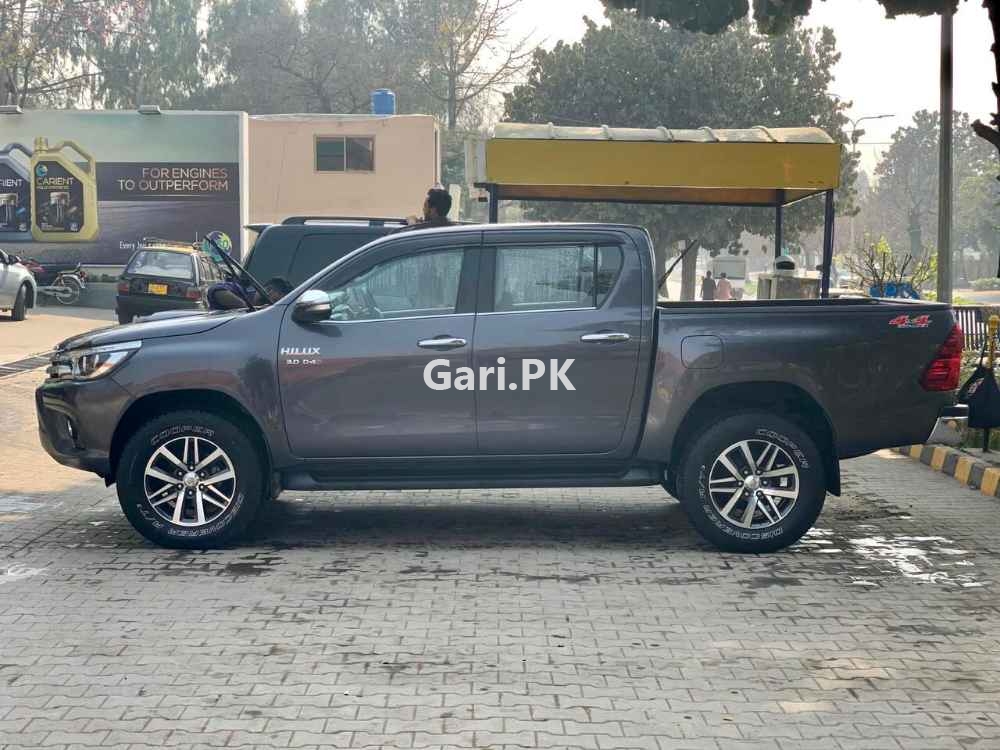 Toyota Hilux Revo G Automatic 3.0 2017