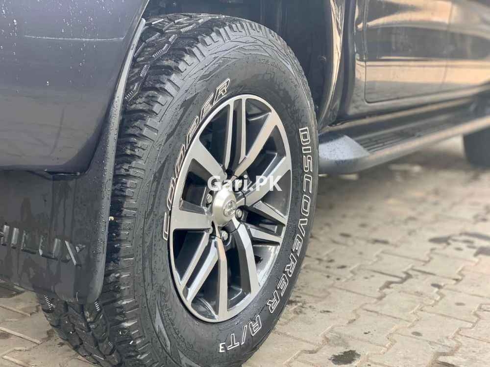 Toyota Hilux Revo G Automatic 3.0 2017