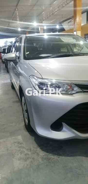 Toyota Corolla Fielder Hybrid 2017