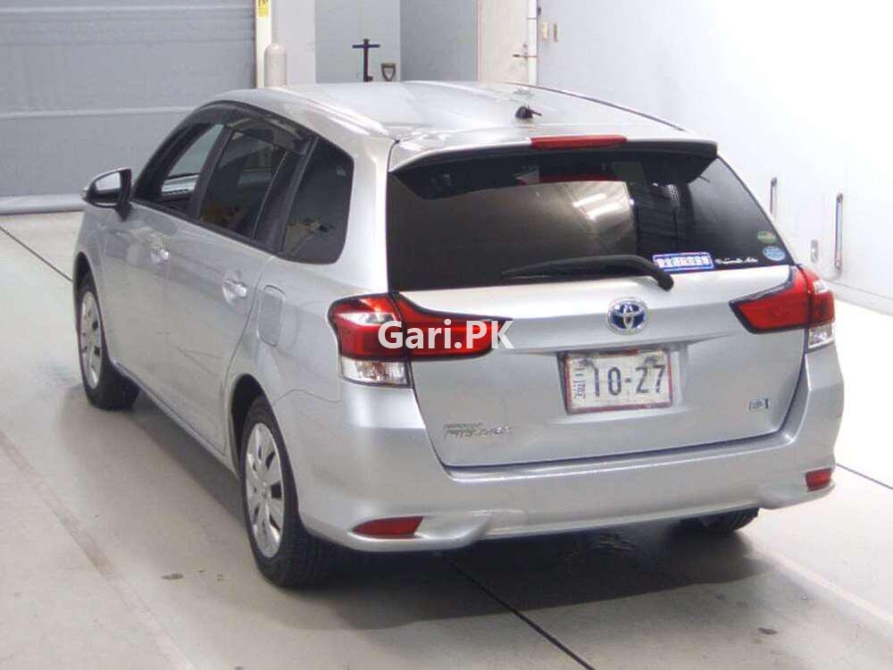 Toyota Corolla Fielder Hybrid 2017