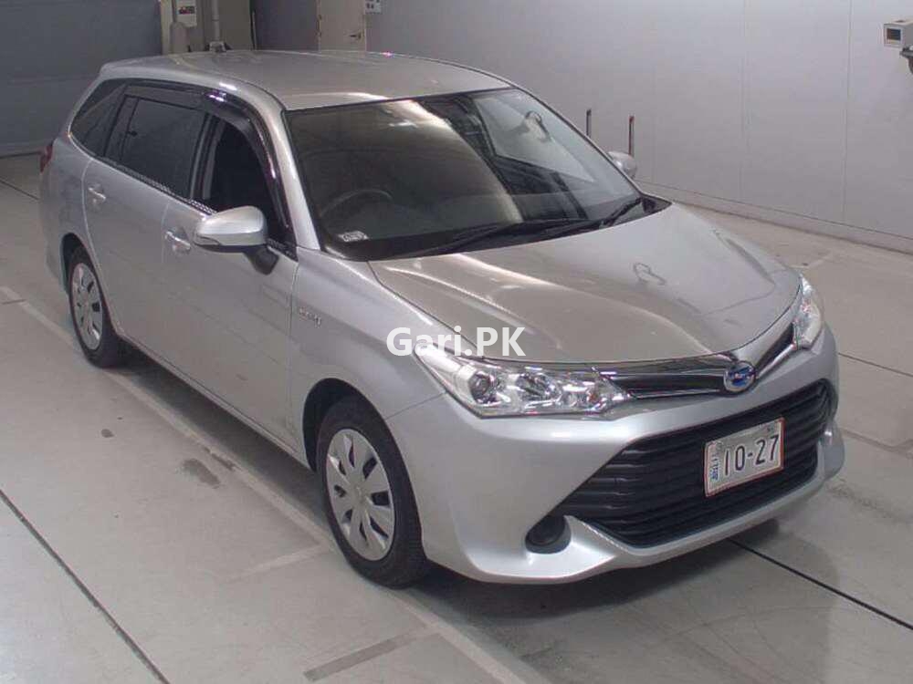 Toyota Corolla Fielder Hybrid 2017