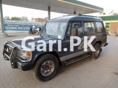 Mitsubishi Pajero  1989