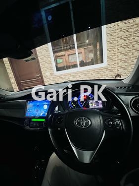 Toyota Corolla Axio Hybrid 1.5 2015