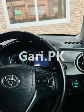 Toyota Corolla Axio Hybrid 1.5 2015