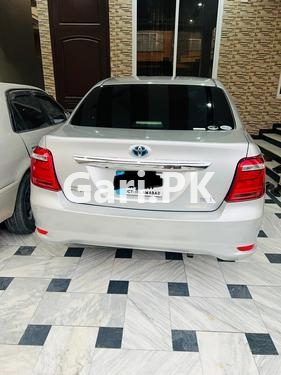 Toyota Corolla Axio Hybrid 1.5 2015