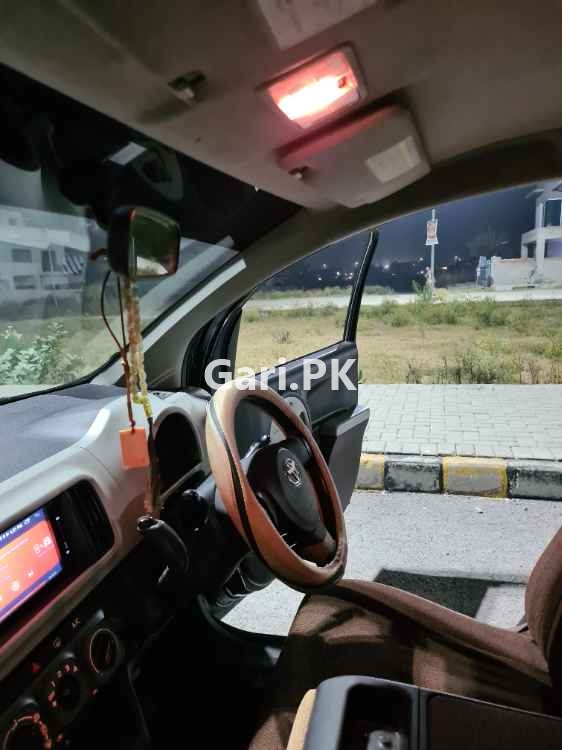 Toyota Passo + Hana 1.0 2011 Toyota Passo + Hana 1.0 2011