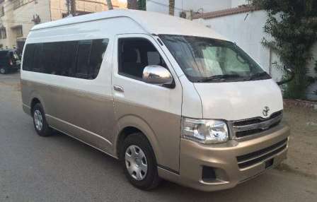 Toyota Hiace Mid-Roof 2.7 2013