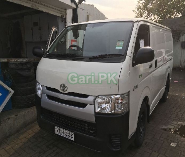 Toyota Hiace Standard 2.7 2015