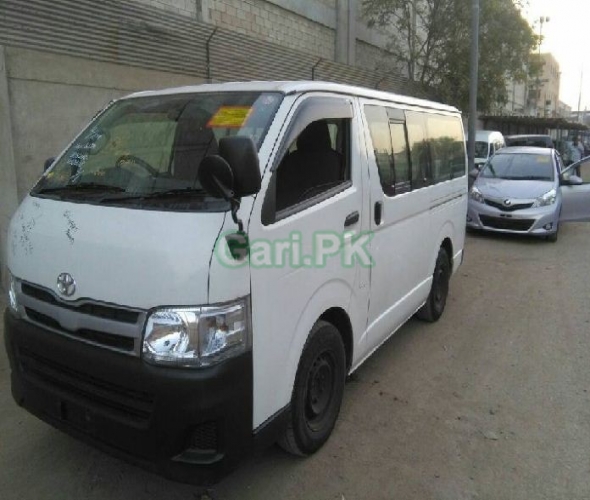 Toyota Hiace Mid-Roof 2.7 2013