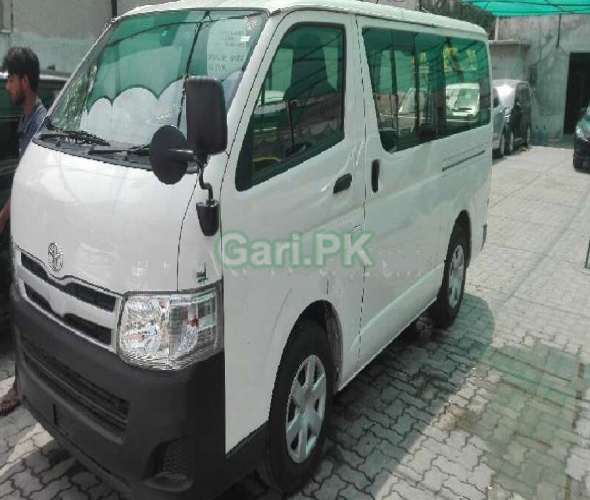 Toyota Hiace Grand Cabin 2013