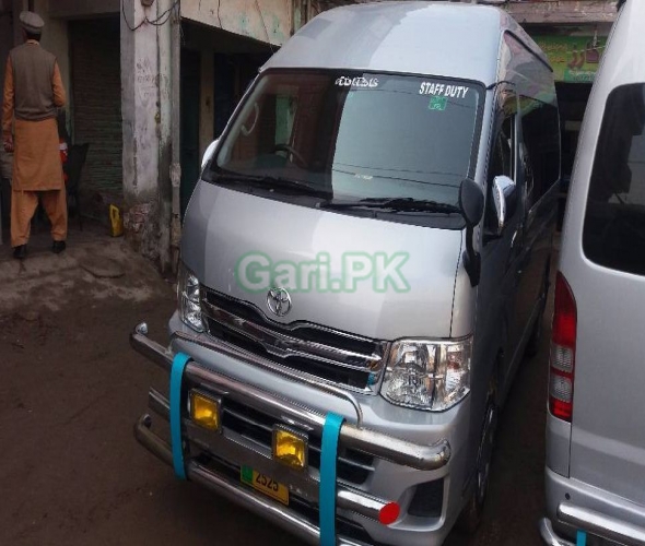 Toyota Hiace Mid-Roof 2.7 2012