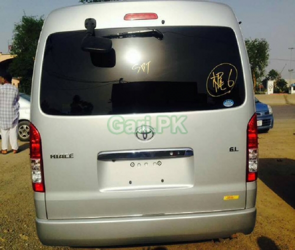 Toyota Hiace Mid Roof 2.7 2014