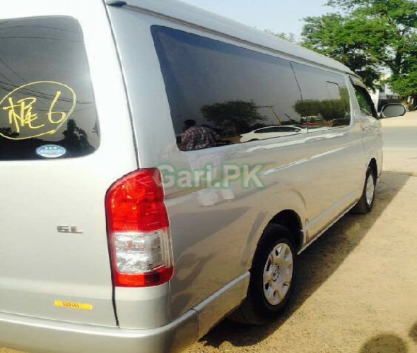 Toyota Hiace Mid Roof 2.7 2014