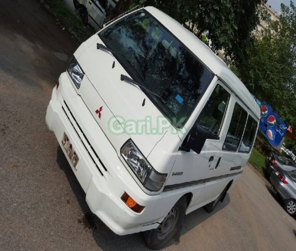 Mitsubishi L300  2009