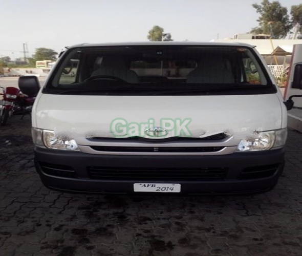 Toyota Hiace Mid-Roof 2.7 2010