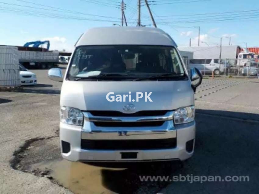 Toyota Hiace  2015