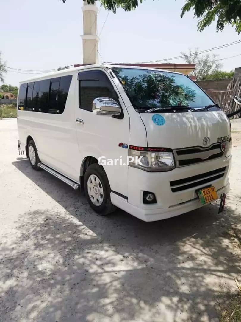 Toyota Hiace  0