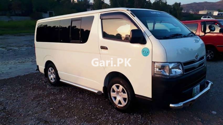 Toyota Hiace  2013