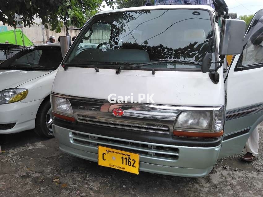 Toyota Hiace  2013