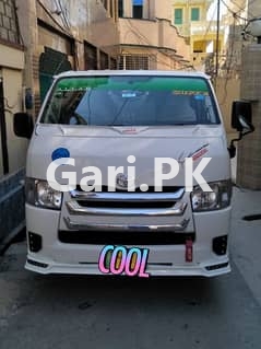Toyota Hiace  0