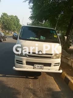 Toyota Hiace  0