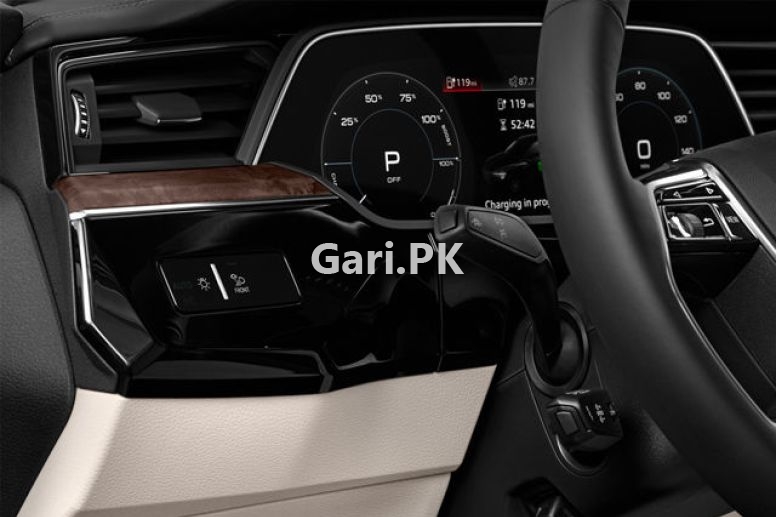 Audi e tron 55 Quattro 300 kW Audi e tron 55 Quattro 300 kW